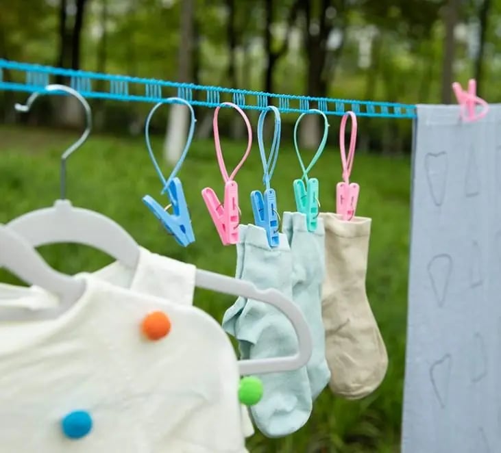 🔥Adjustable Windproof Clothesline with Hooks - Portable Heavy Duty Travel Laundry Line for Outdoor, Backyard, Camping & Indoor Drying